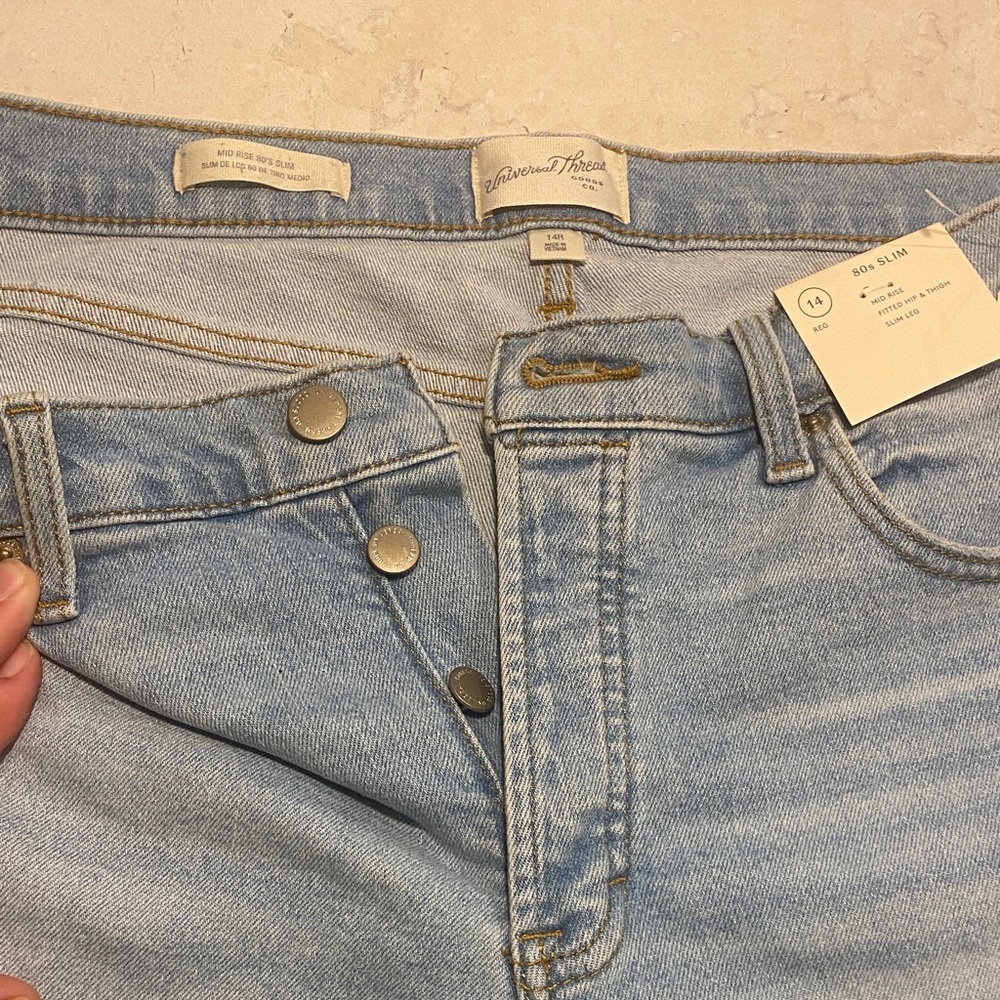 Universal Thread Women's Light Blue Mid Rise 80’s Slim Jeans - Picture 5 of 10